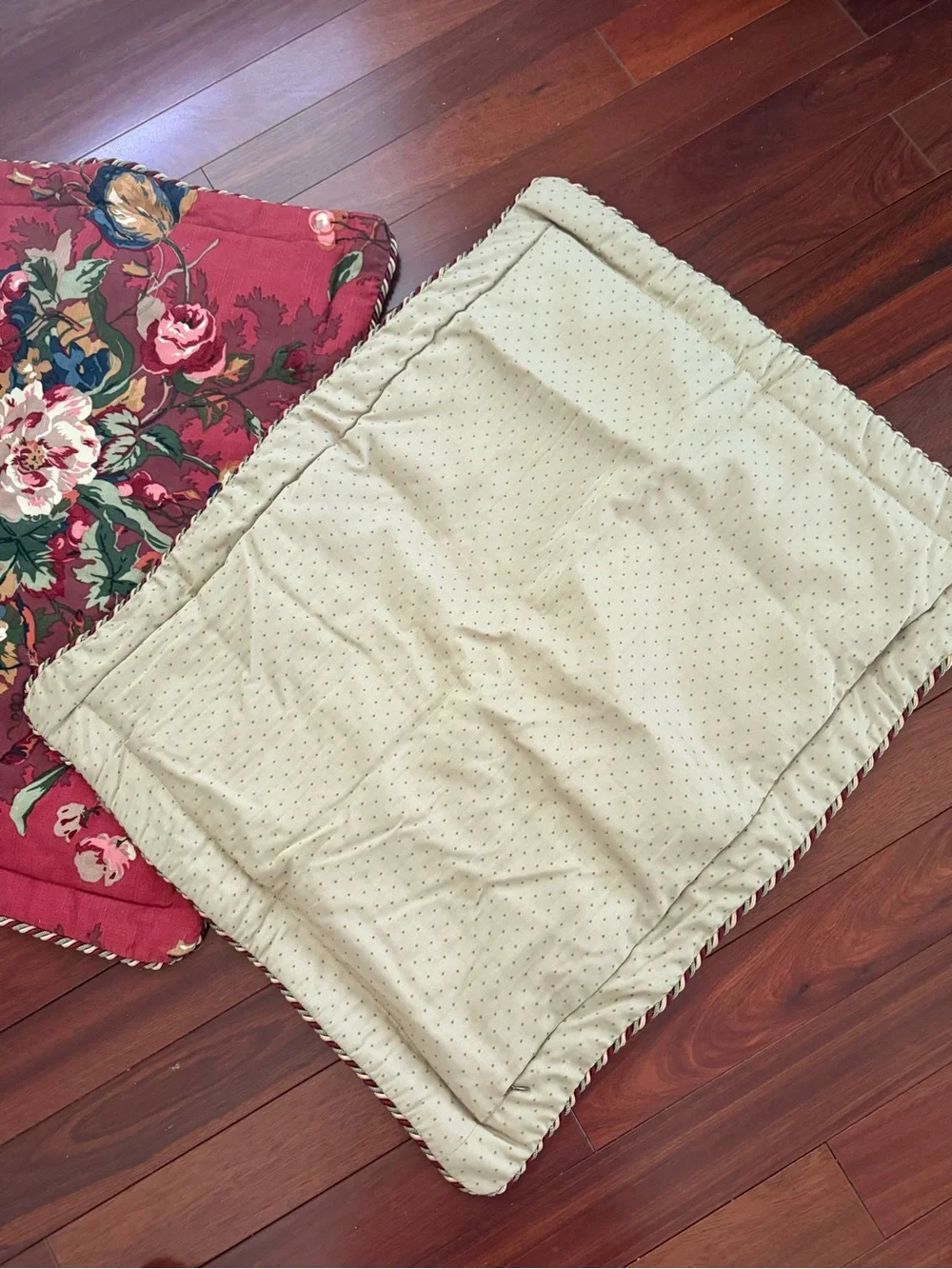 Noble Excellence Pillow Shams (2) Queensland Crimson Pattern 26x20 In